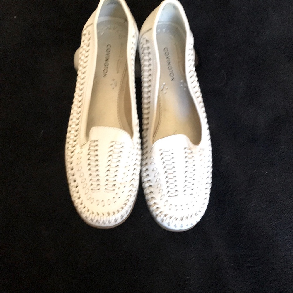 SIZE 8 1/2 Leather uppers & rubber soles. CUTE & CONFY covingtons👀